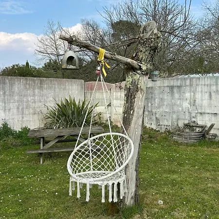 Casa de Férias Maison Familiale Avec Piscine Privee Saint-André-de-Cubzac